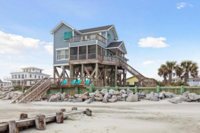 Oceanfront and Pet Friendly-Private Volleyball Ct, Spacious Deck and Screened in Porch